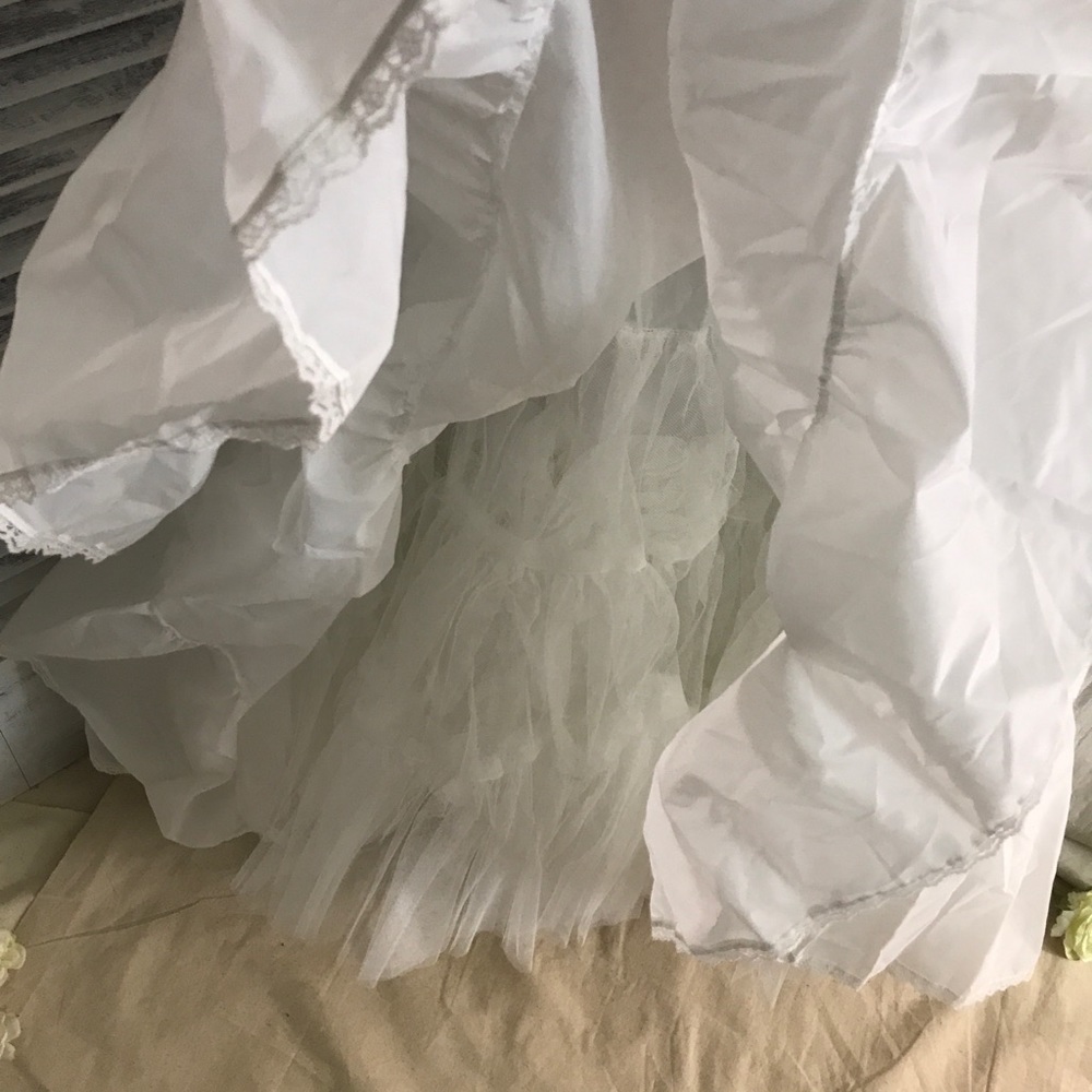 Tiered white crinoline full length maxi - Picture 3 of 8